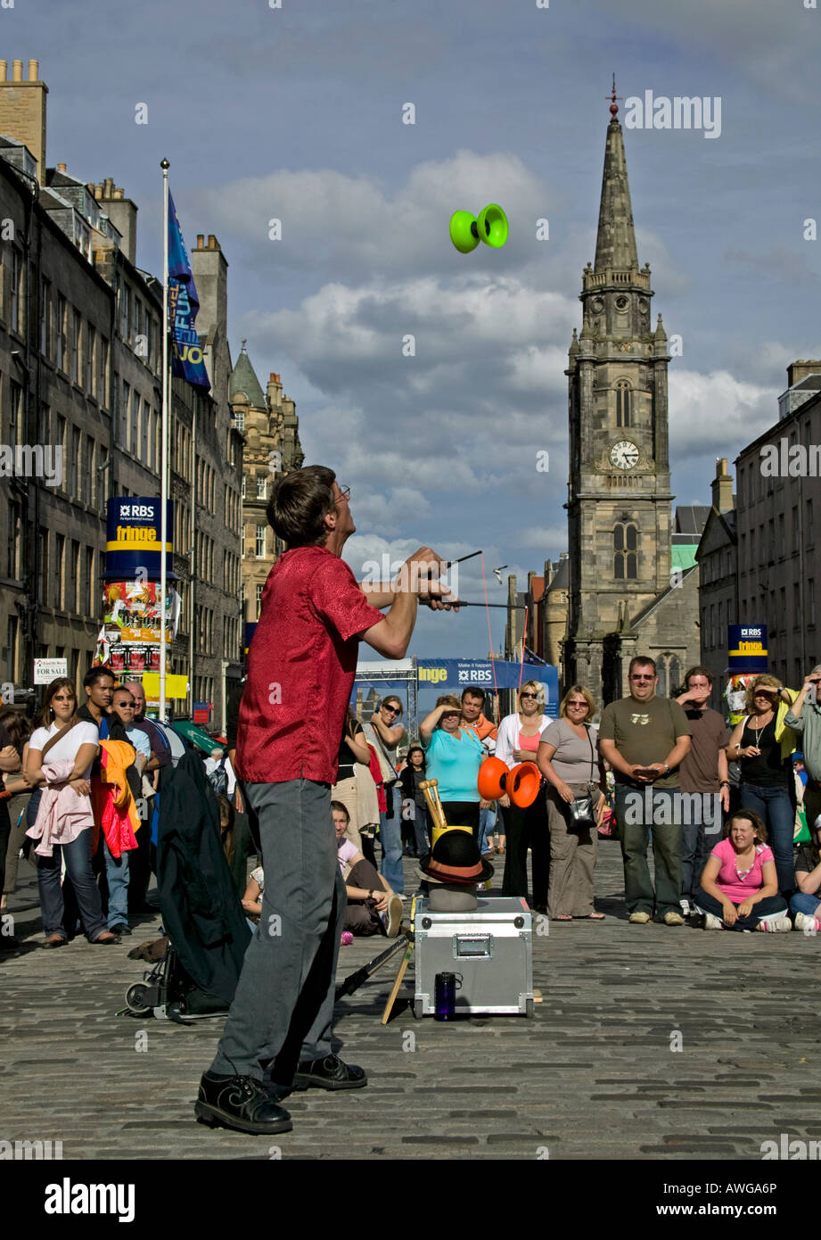 Street Performer, entertaining with diablo, Edinburgh Fringe Festival, Scotland, UK, Europe Stock Photo