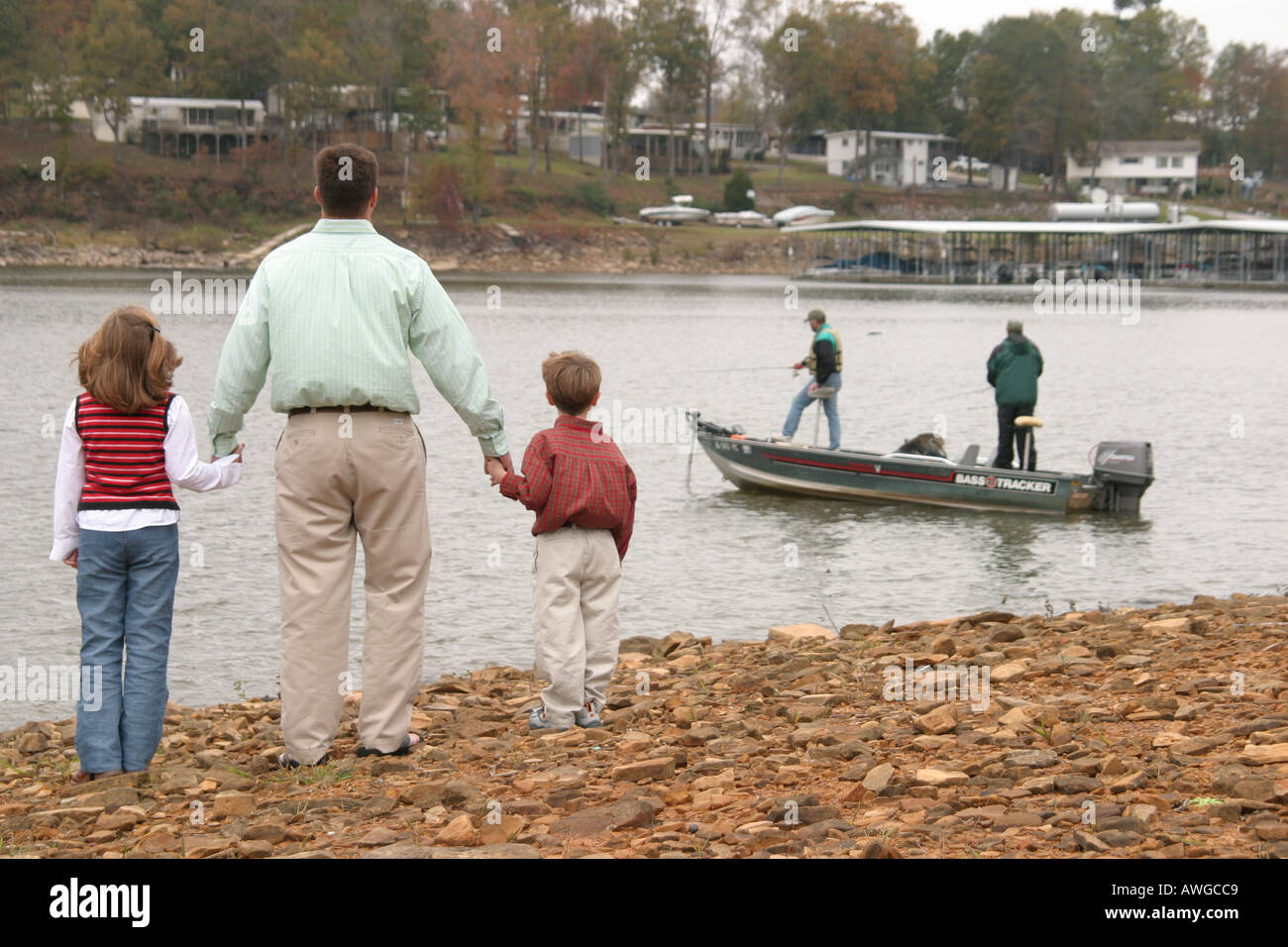 Alabama Cullman County,Cullman,Smith Lake,family families parent parents child children,mother mom,father dad,watches fishing,sport,athlete,recreation Stock Photo