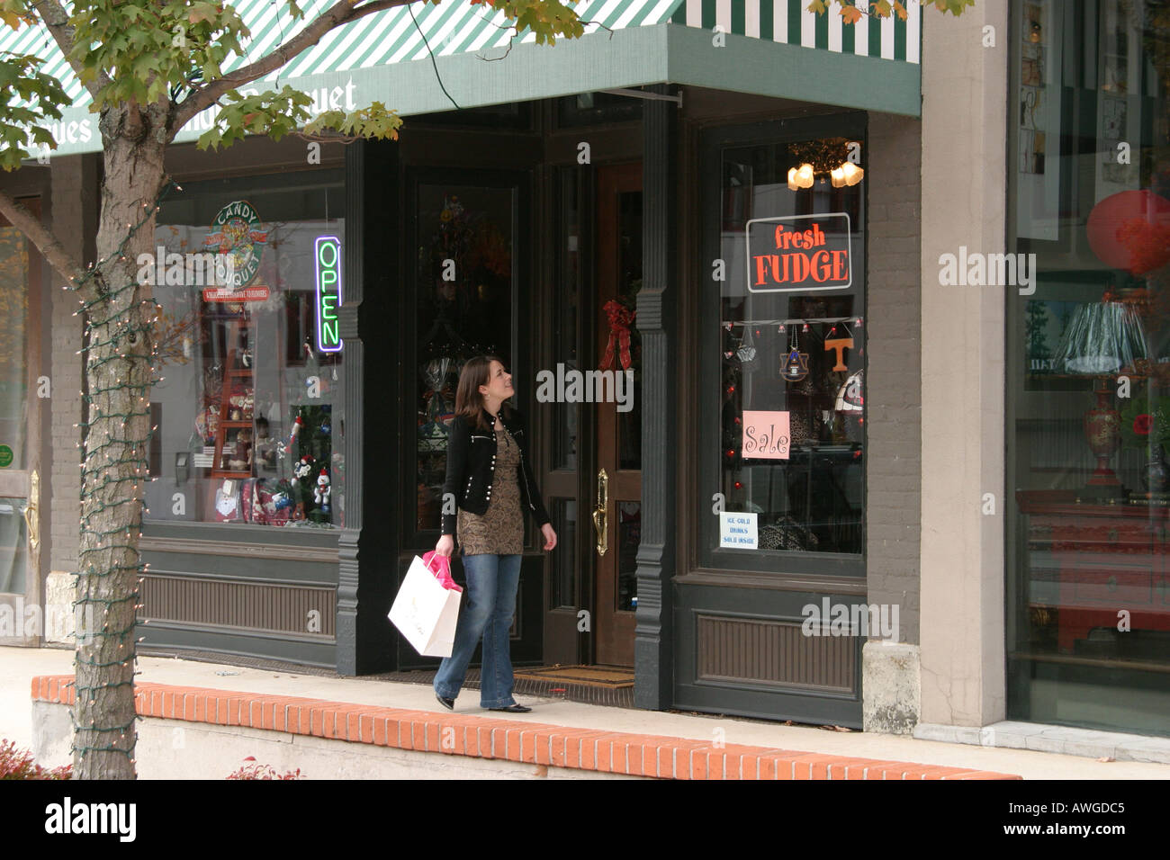 Alabama County,Decatur,Bank shopper shoppers