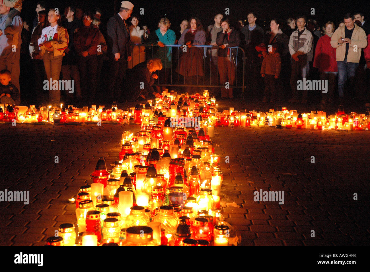 Poland Death Ritual Warsaw, Poland. Mourning after John Paul II death. Pilsudski Square ...