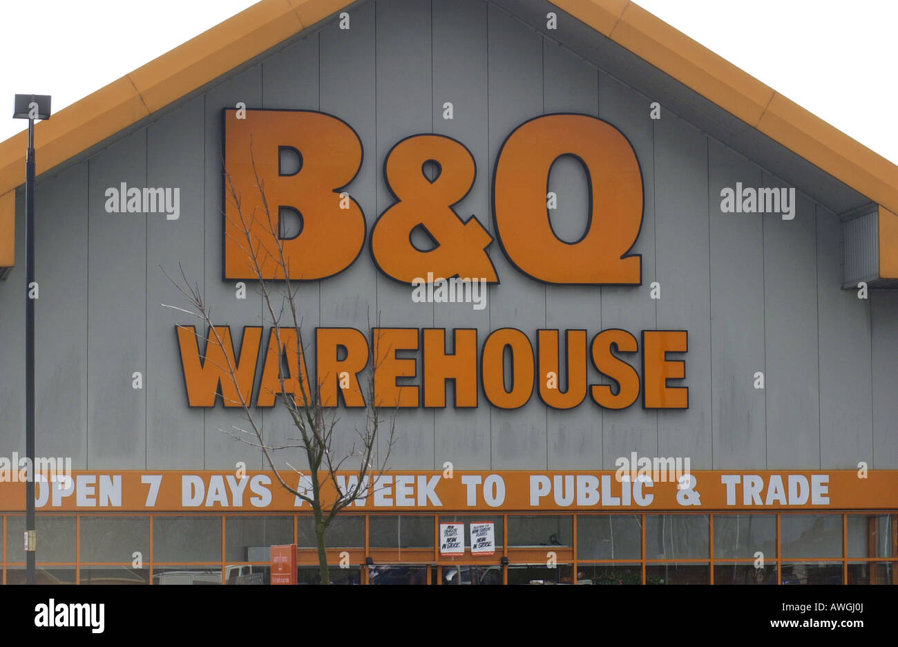 B And Q Shop High Resolution Stock Photography and Images Alamy