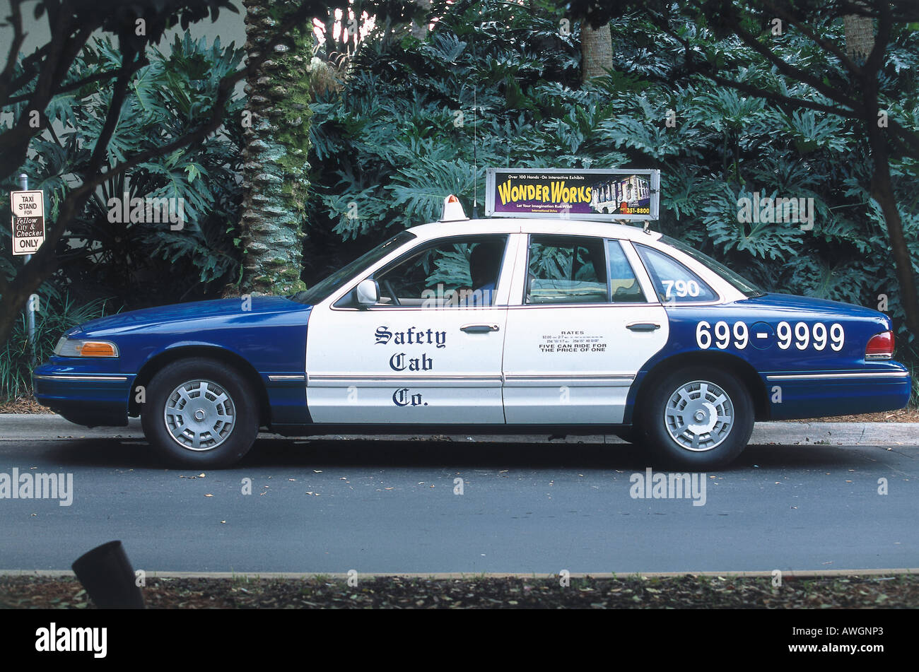USA, Florida, Orlando, taxi cab parked at side of road Stock Photo Alamy