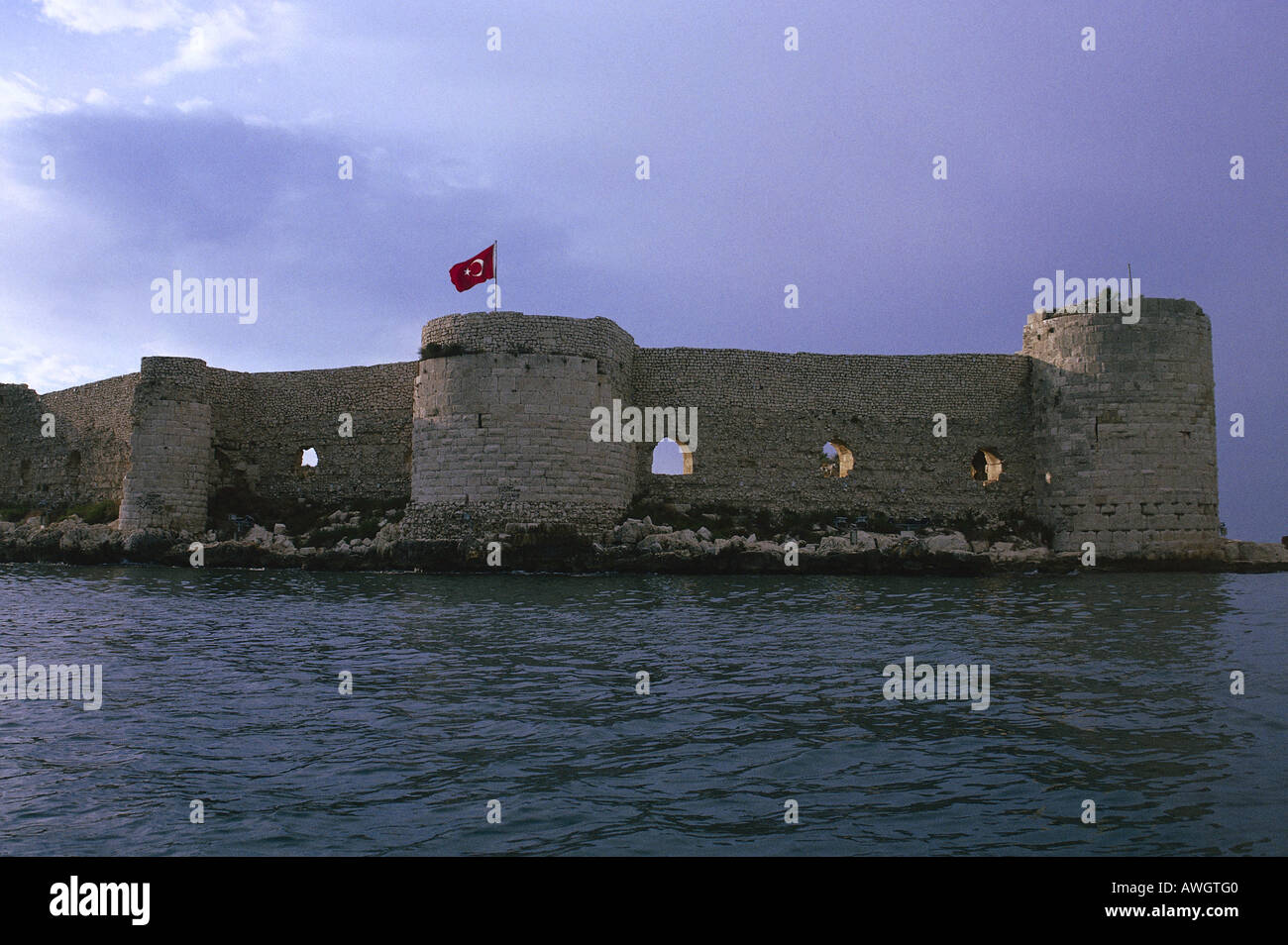 Turkey, Eastern Mediterranean Coast, flag flying above  ramparts of castle on island off Kizkalesi (ancient Korykos) Stock Photo