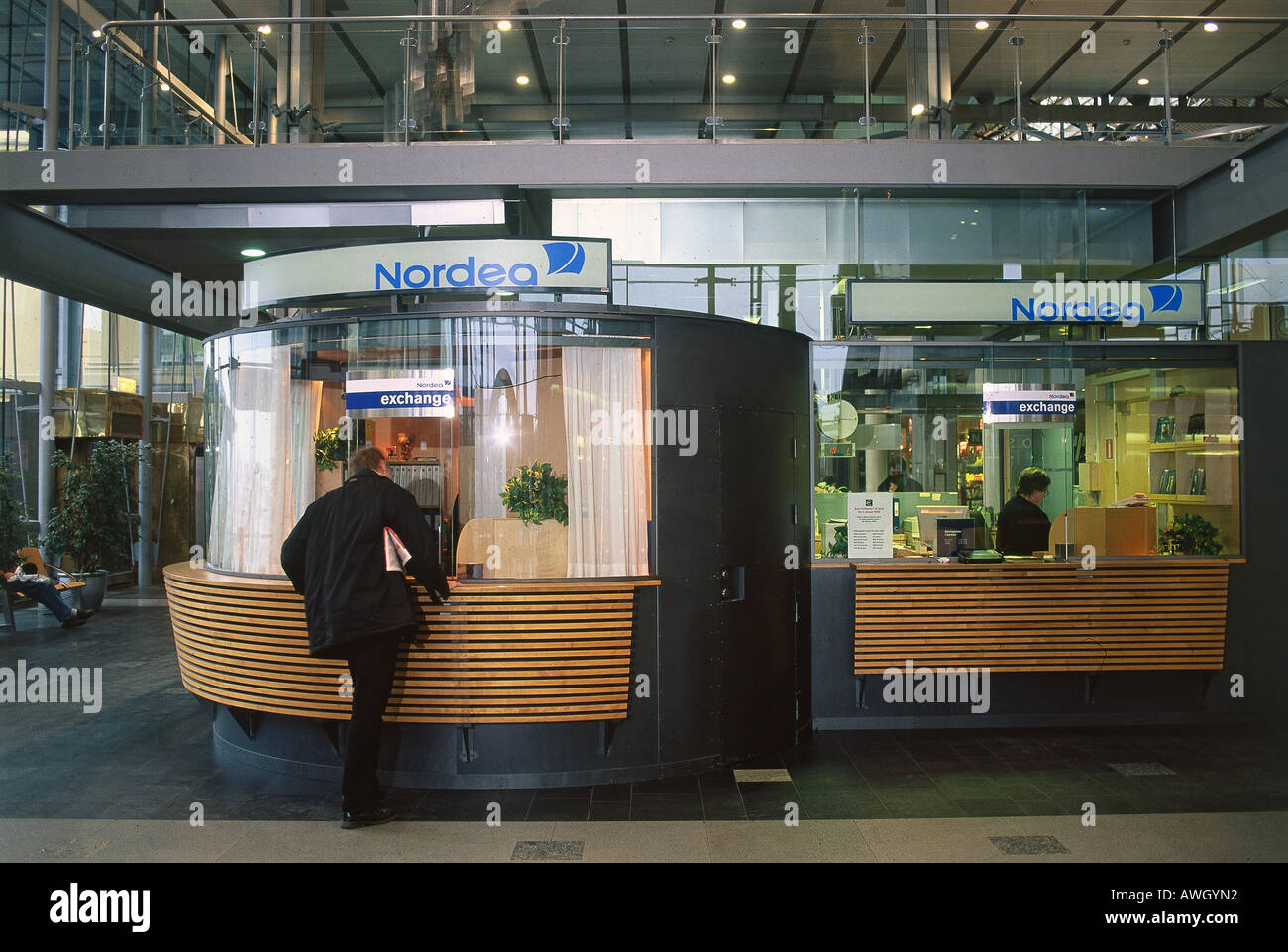 Norway, Oslo, Central Station, man standing at foreign exchange bureau  kiosk Stock Photo - Alamy