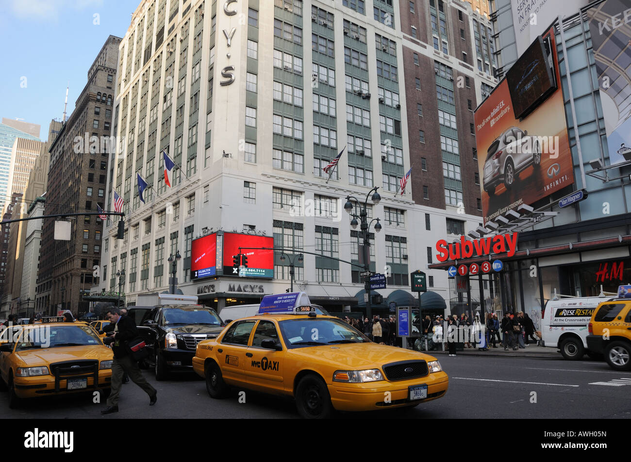 The corner of 34th Street and Seventh Avenue in Manhattan is usually  crowded with pedestrians and traffic Stock Photo - Alamy