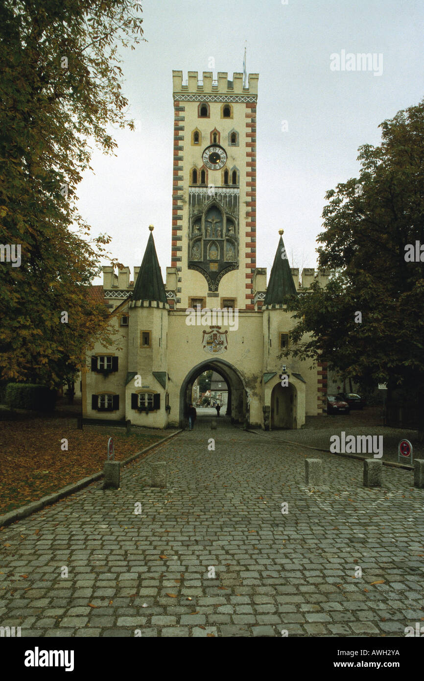 Germany, Upper Bavaria (South), Landsberg am Lech, Bayertor, Gothic gateway with 36-meter high crenellated tower, built in 1425 Stock Photo