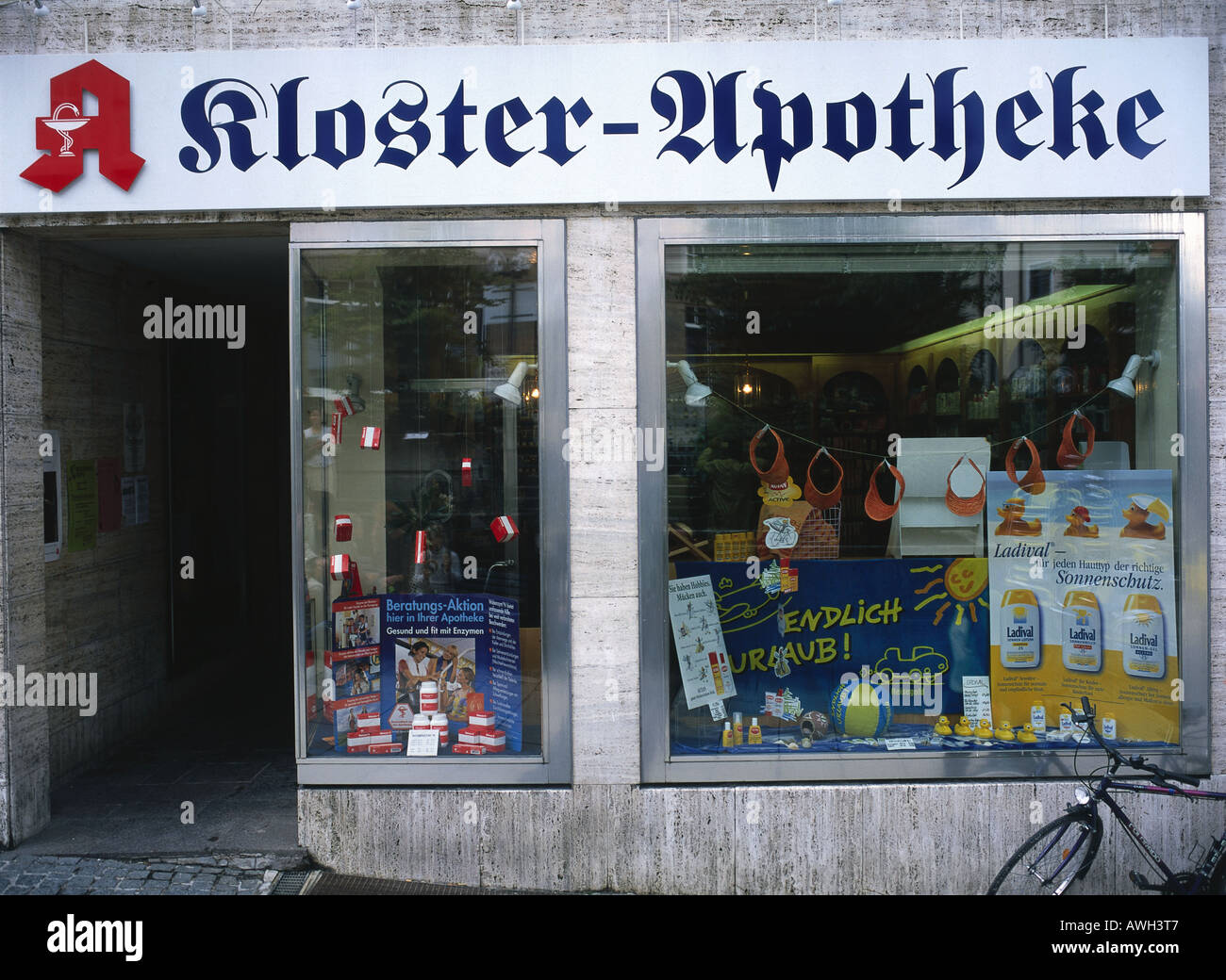 20 Pharmacy Window Display Ideas Window Display Displ vrogue.co