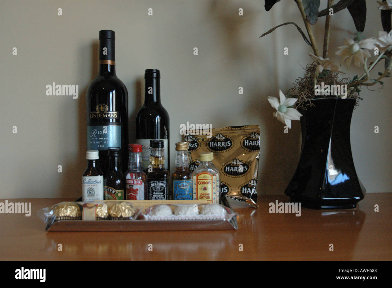 Mini bar drinks hires stock photography and images Alamy
