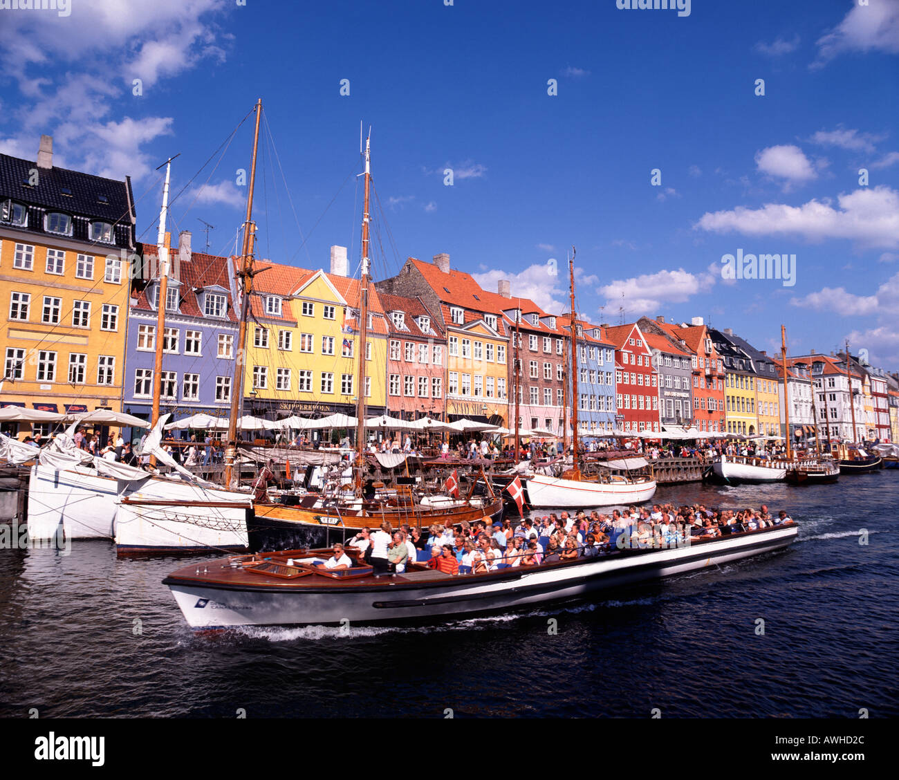 Colourful nyhavn hi-res stock photography and images - Alamy