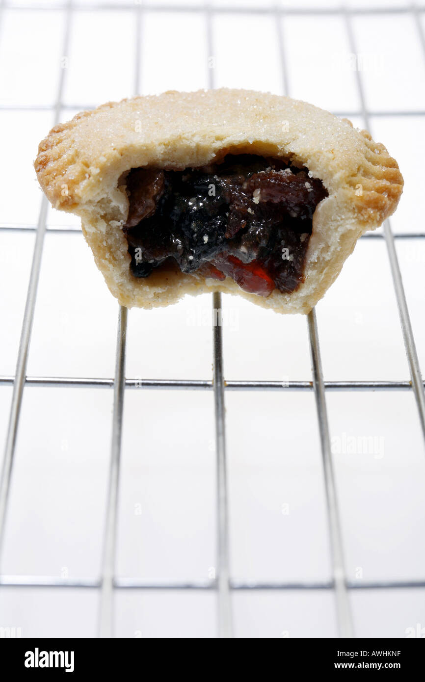 Mince pie on white background On baking rack Stock Photo - Alamy