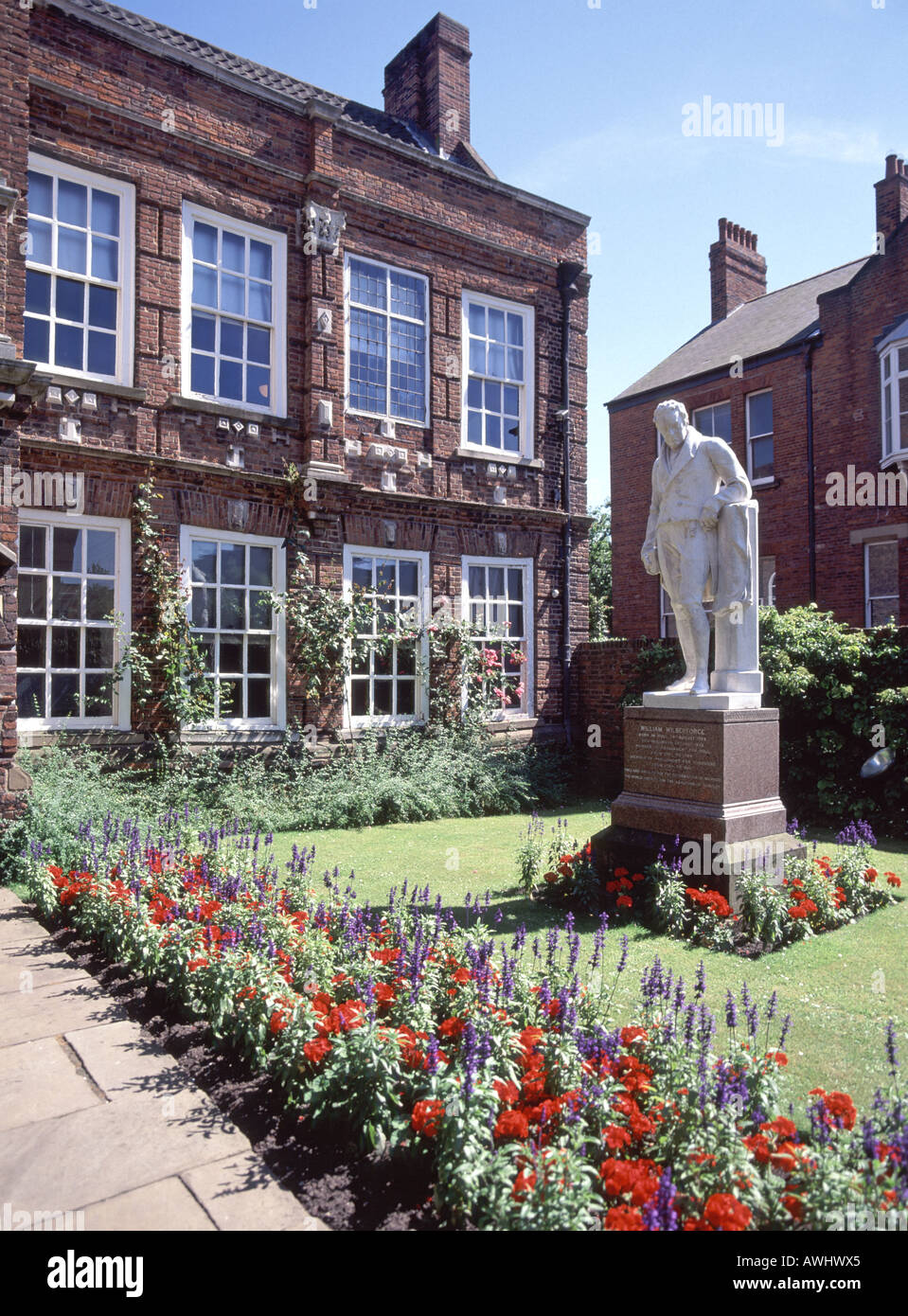 Statue of William Wilberforce in front garden at his birthplace