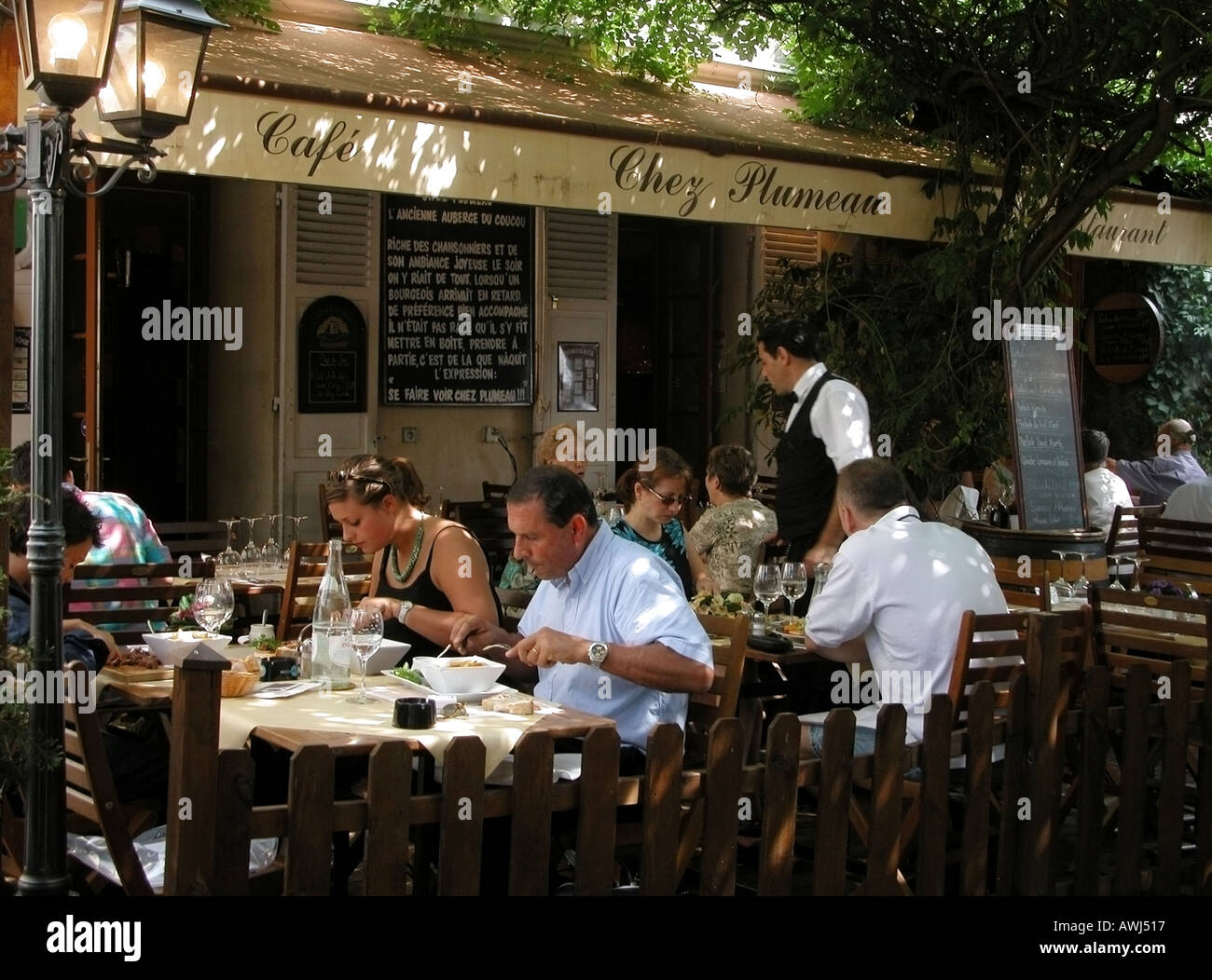 france ile de france paris montmartre people lunching at restaurant Stock Photo