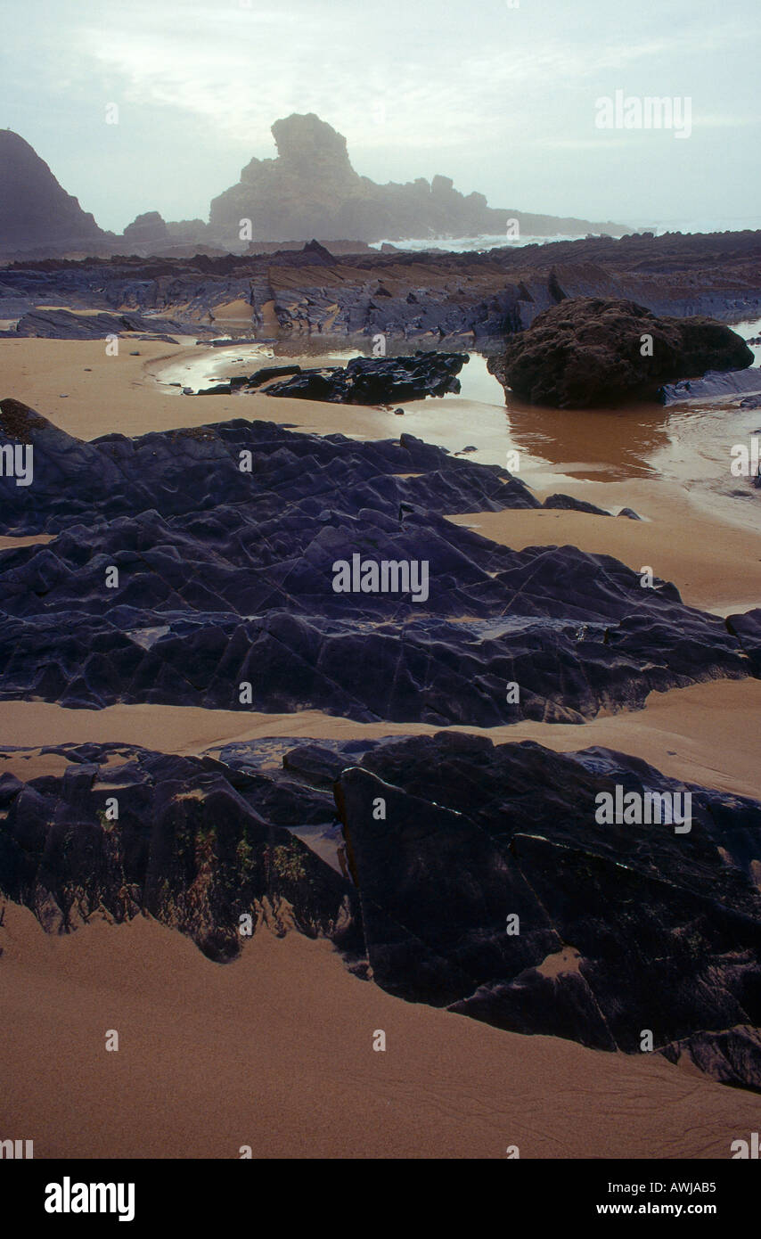 Black rocks hi-res stock photography and images - Alamy