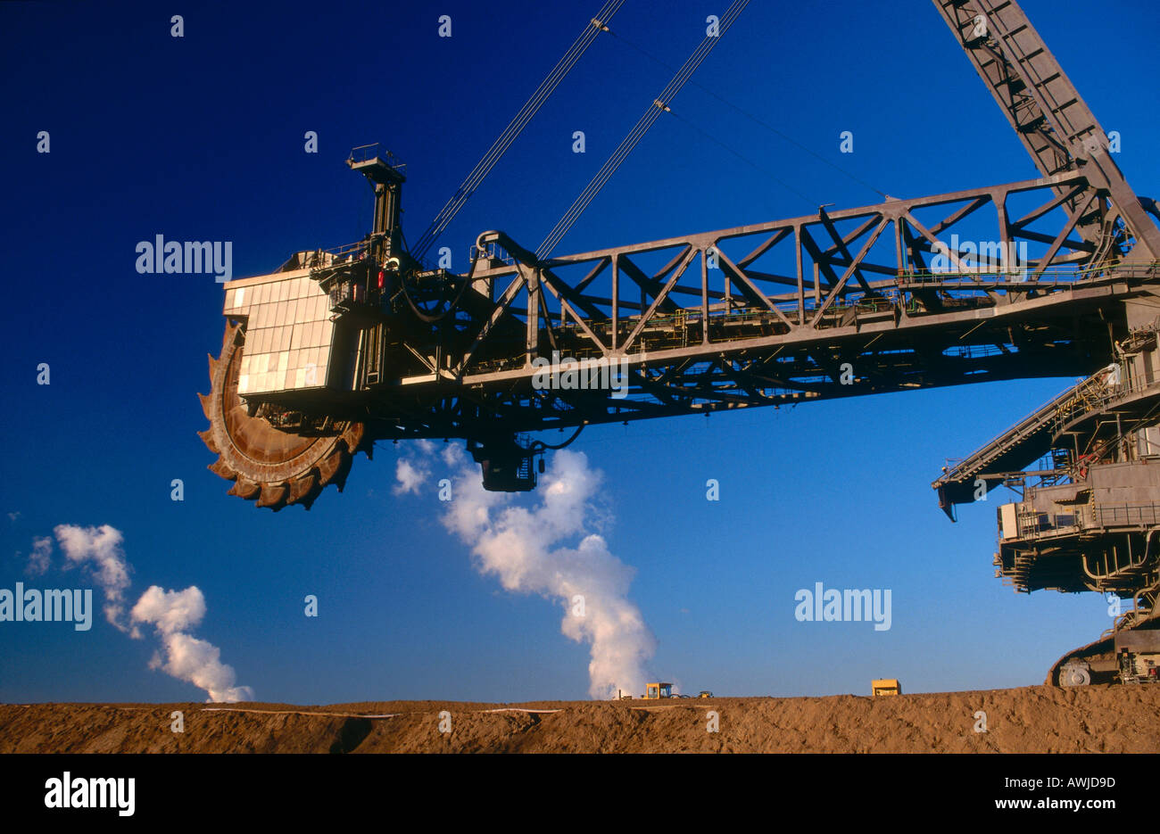 Bucket wheel excavator hires stock photography and images Alamy