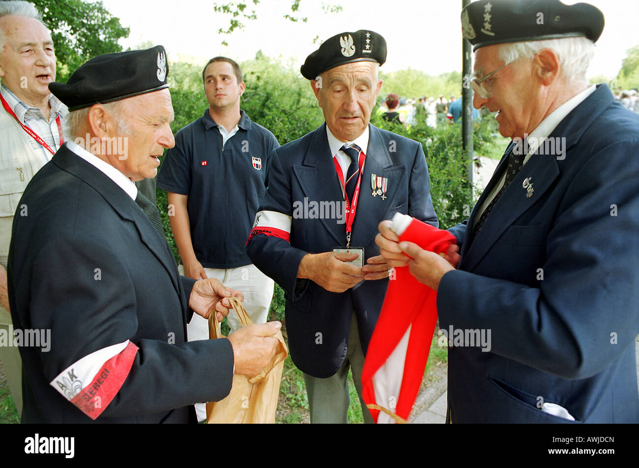 World war ii veterans talk hi-res stock photography and images - Alamy