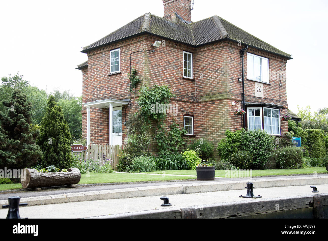 Large expensive residential riverside house or home near Henley on Thames on River Thames Stock