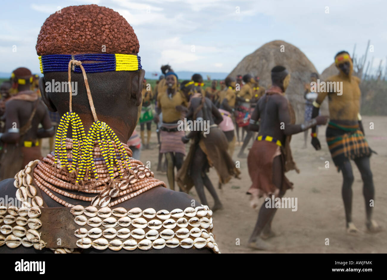 Omo ethiopia painted women hi-res stock photography and images - Alamy
