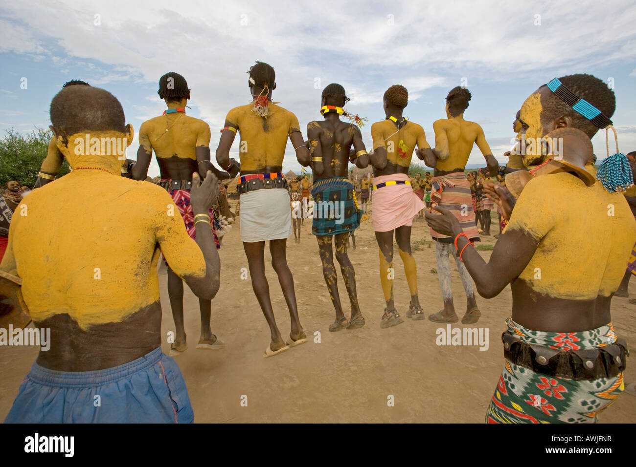 Karo tribe men body paint hi-res stock photography and images - Alamy