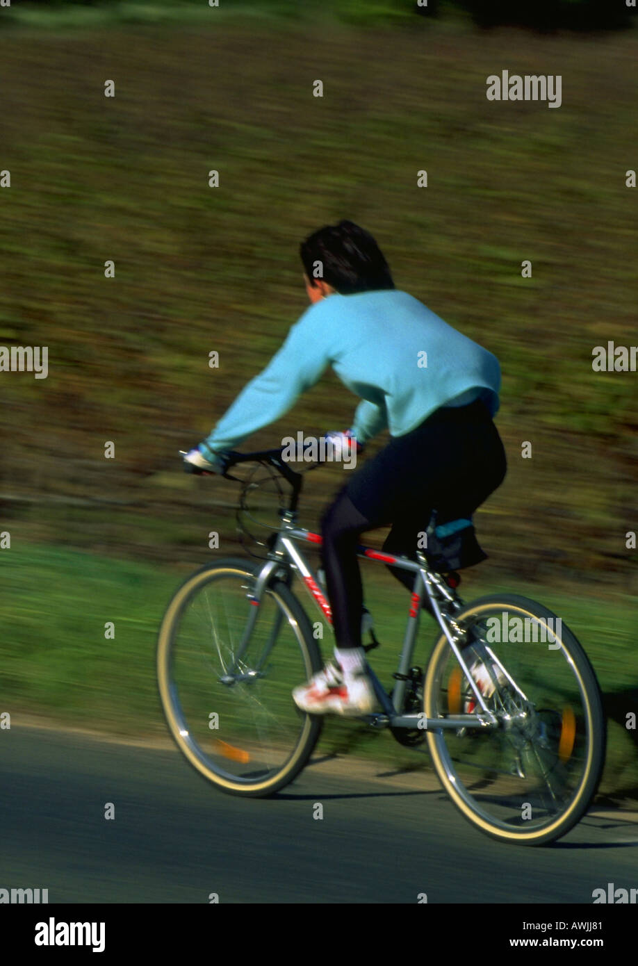 Woman bicycle field rear view hi-res stock photography and images - Alamy