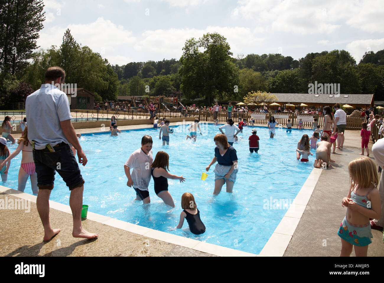 Beale Park childrens swimming pool and play park near Goring on River