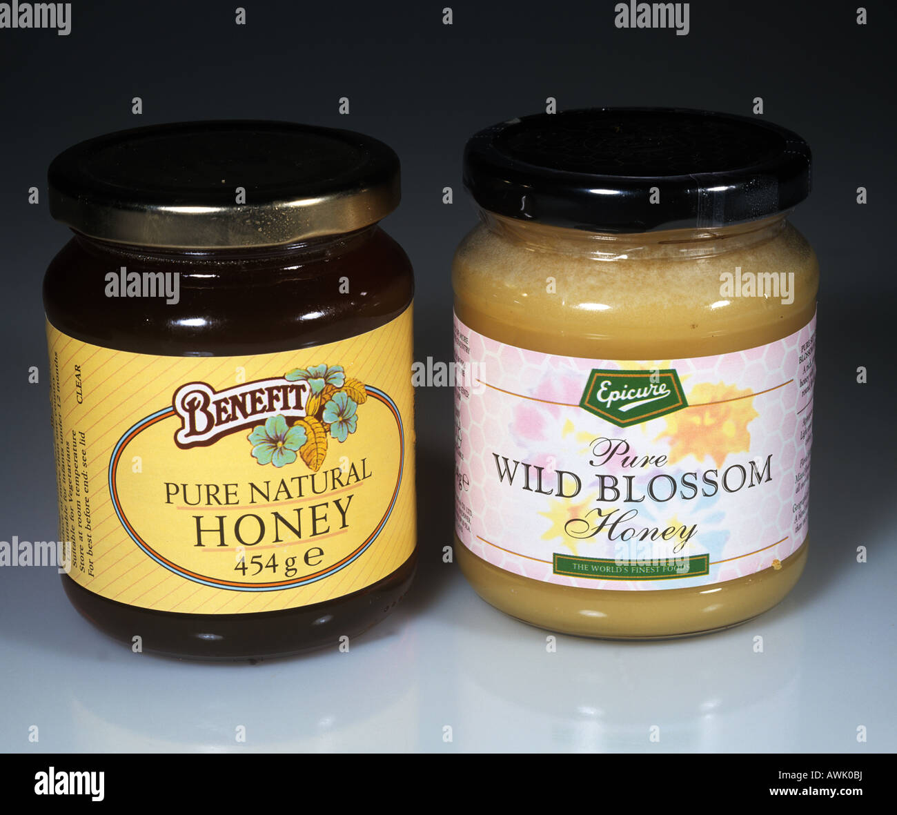 Jars of commercially available honey one clear and one opaque Stock Photo