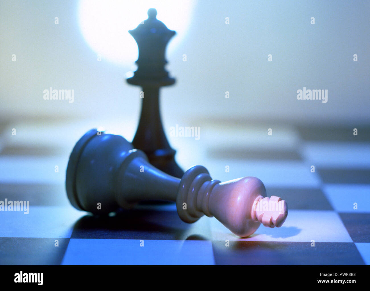 Chess king and queen hi-res stock photography and images - Alamy