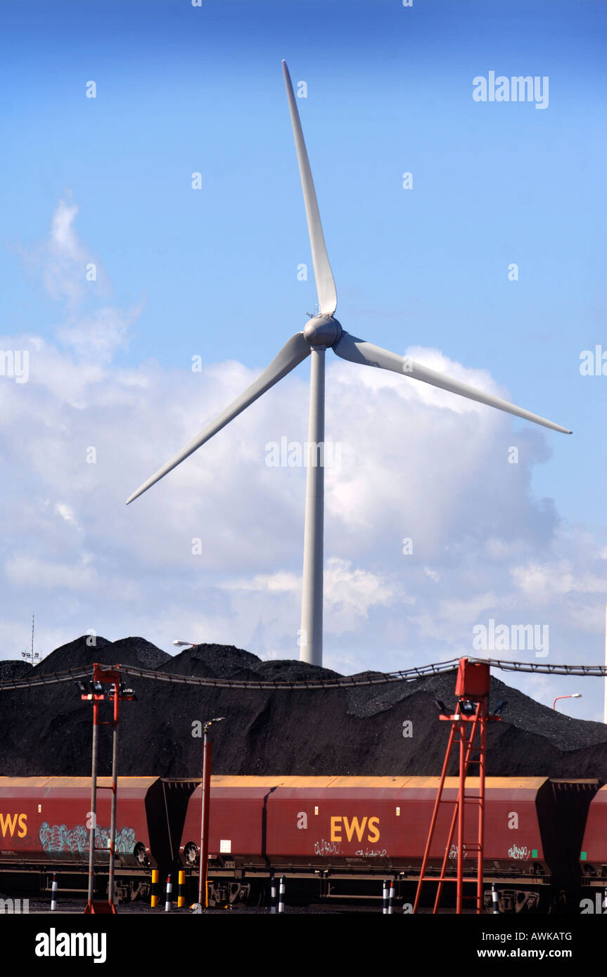 A WIND TURBINE SITUATED NEXT TO A COAL DEPOT AT AVONMOUTH PORT NEAR BRISTOL UK 2007 Stock Photo