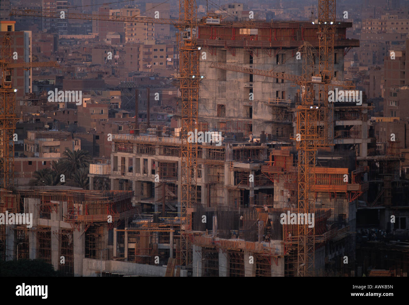 Concrete high rise construction egypt hi-res stock photography and ...