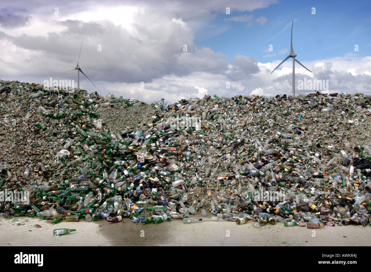 A WIND TURBINE SITUATED NEXT TO A GLASS RECYCLING DEPOT AT AVONMOUTH PORT NEAR BRISTOL UK 2007 Stock Photo