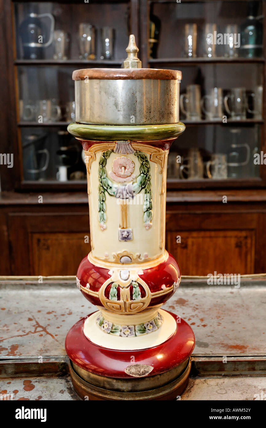 Bier zapfen hi-res stock photography and images - Alamy