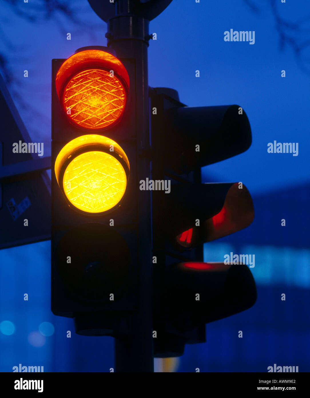 Red traffic lights close up hi-res stock photography and images - Alamy