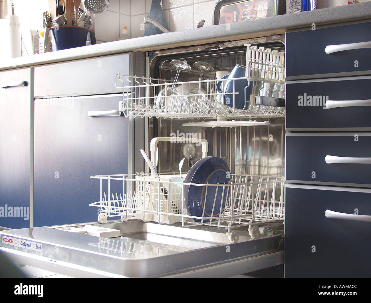 Dishwasher commercial hi-res stock photography and images - Alamy