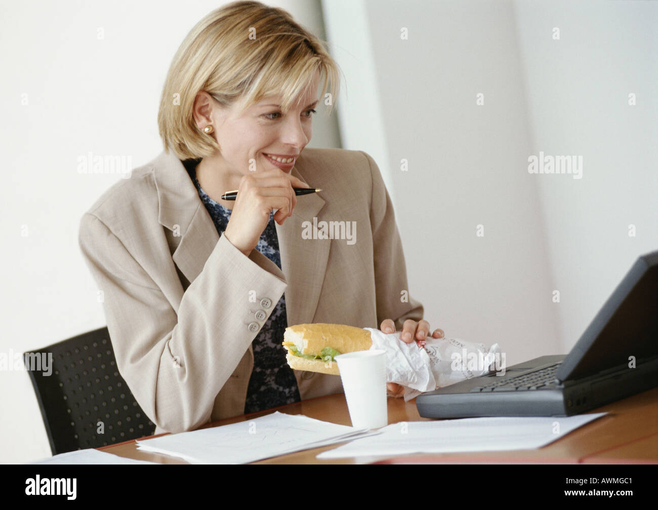 Multitasker computer hi-res stock photography and images - Alamy