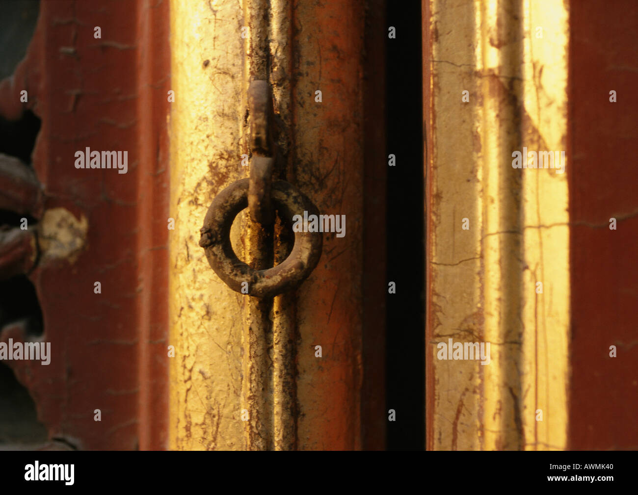 Door Metal Ringing String Metal ring on door, close-up Stock Photo - Alamy