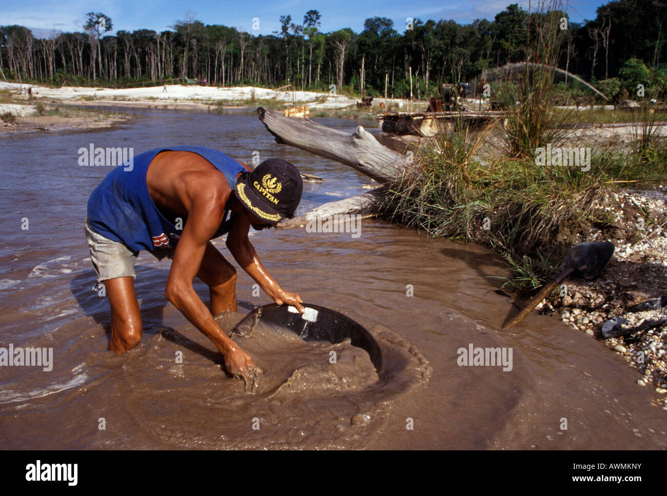 Man panning for gold, Icabarú, Gran Sabana, Venezuela, South America Stock Photo