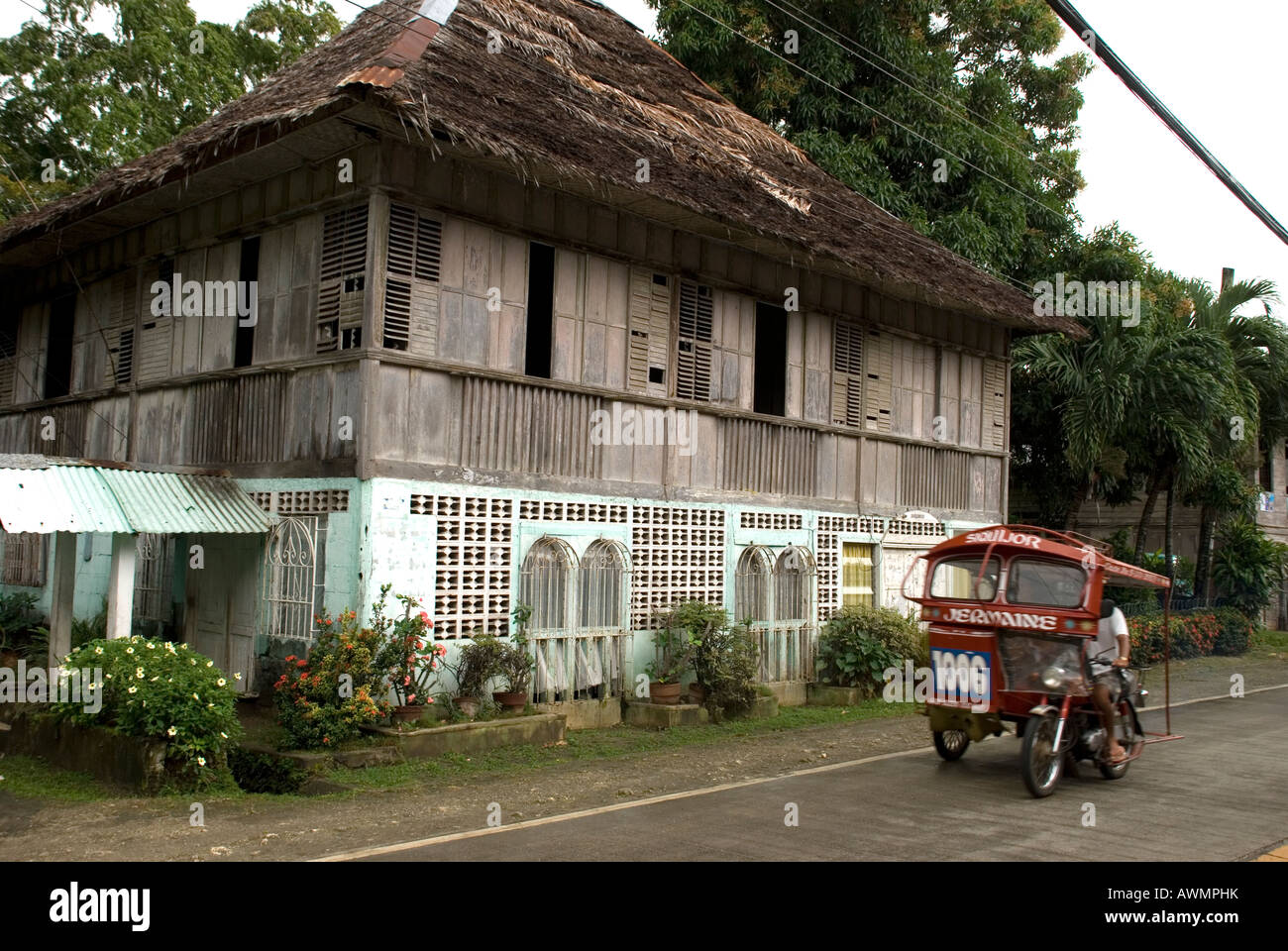 philippines island siquijor town old timber house with tricycle Stock Photo