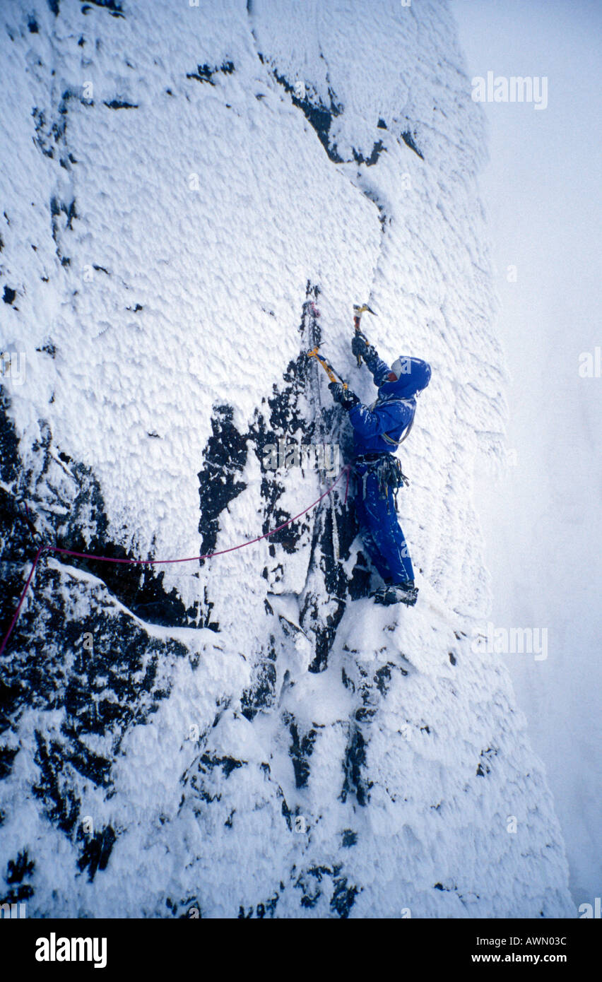 Markr Prezley Slovenian alpiniste on The Vicar VIII8 in full conditions Scotland Stock Photo