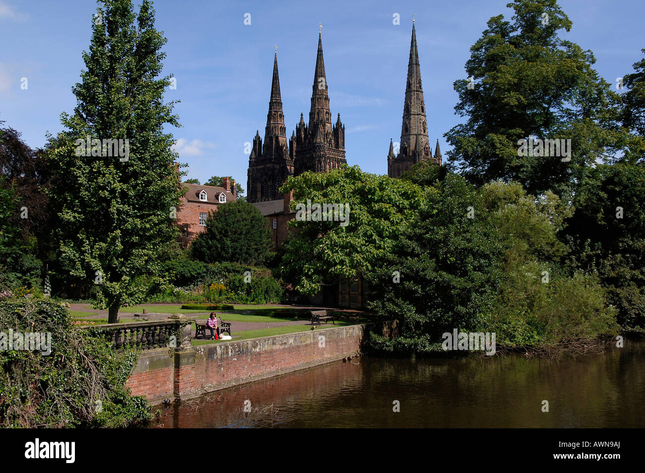 Pond and park surrounding Lichfield Cathedral (built 1195), the only medieval cathedral in England to have three spires, Lichfi Stock Photo