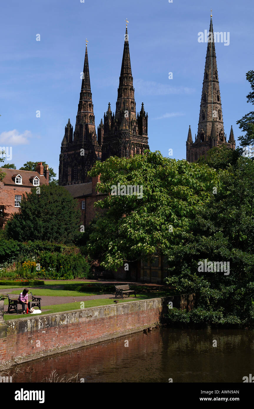 Pond and park surrounding Lichfield Cathedral (built 1195), the only medieval cathedral in England to have three spires, Lichfi Stock Photo
