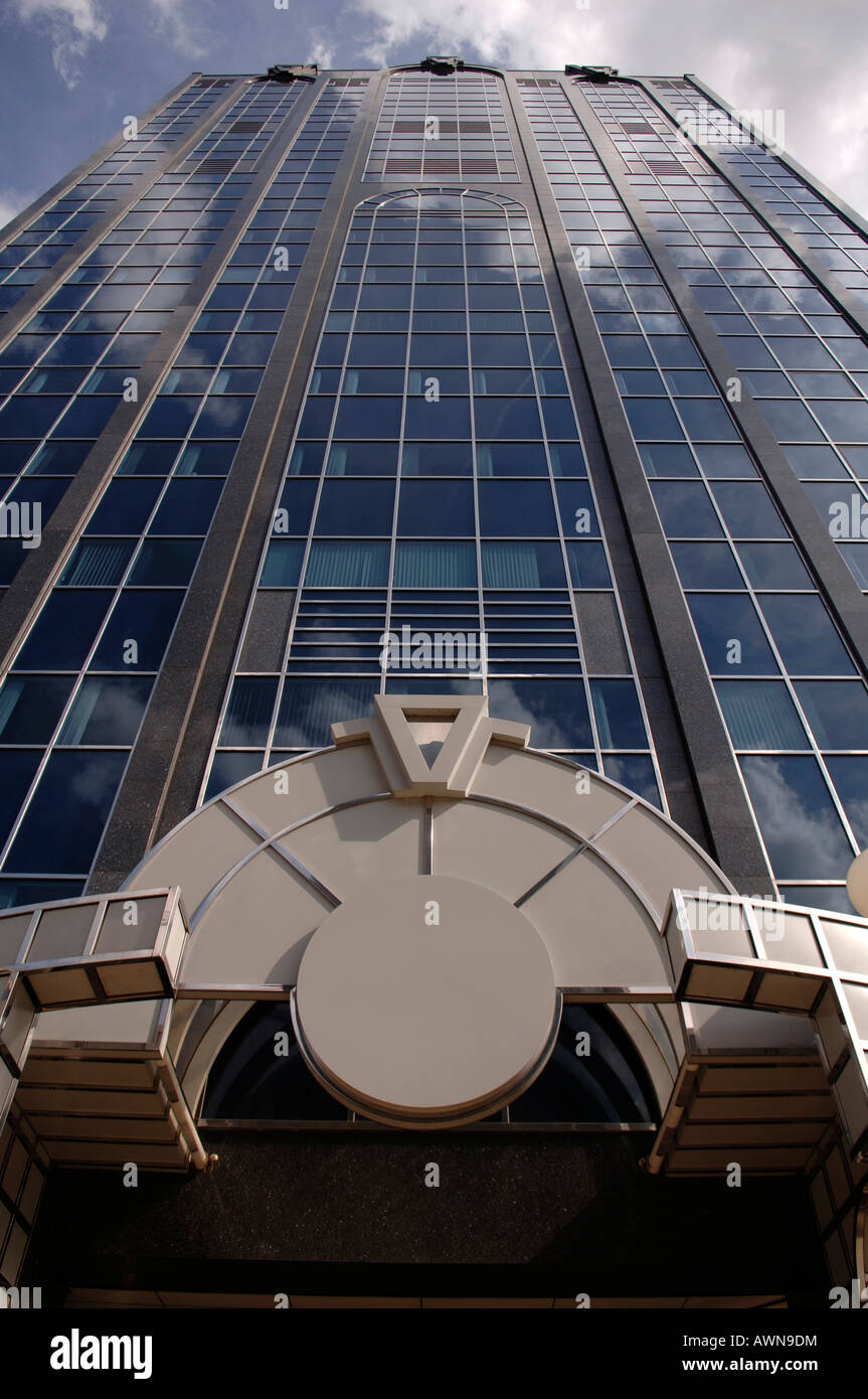 Entrance of an art deco high rise building hires stock photography and