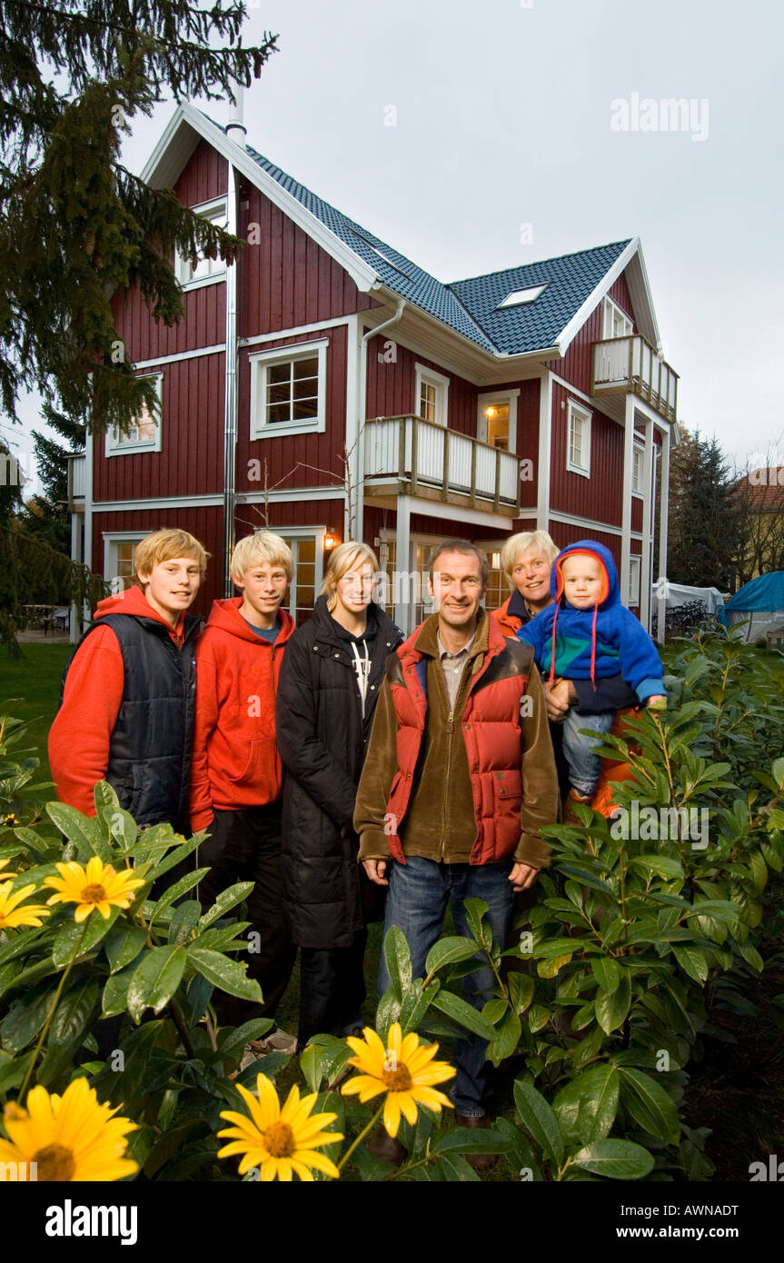 Family with Low-energy house, Kleinmachnow, Brandenburg, Germany Stock Photo