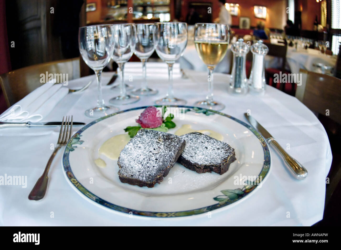 PARIS France, French Bistro Restaurant, 'Nabuchodonosor' Chocolate Cake Dessert, Detail, Food on a Plate, Table Setting, THE CUISINE OF FRANCE, Stock Photo