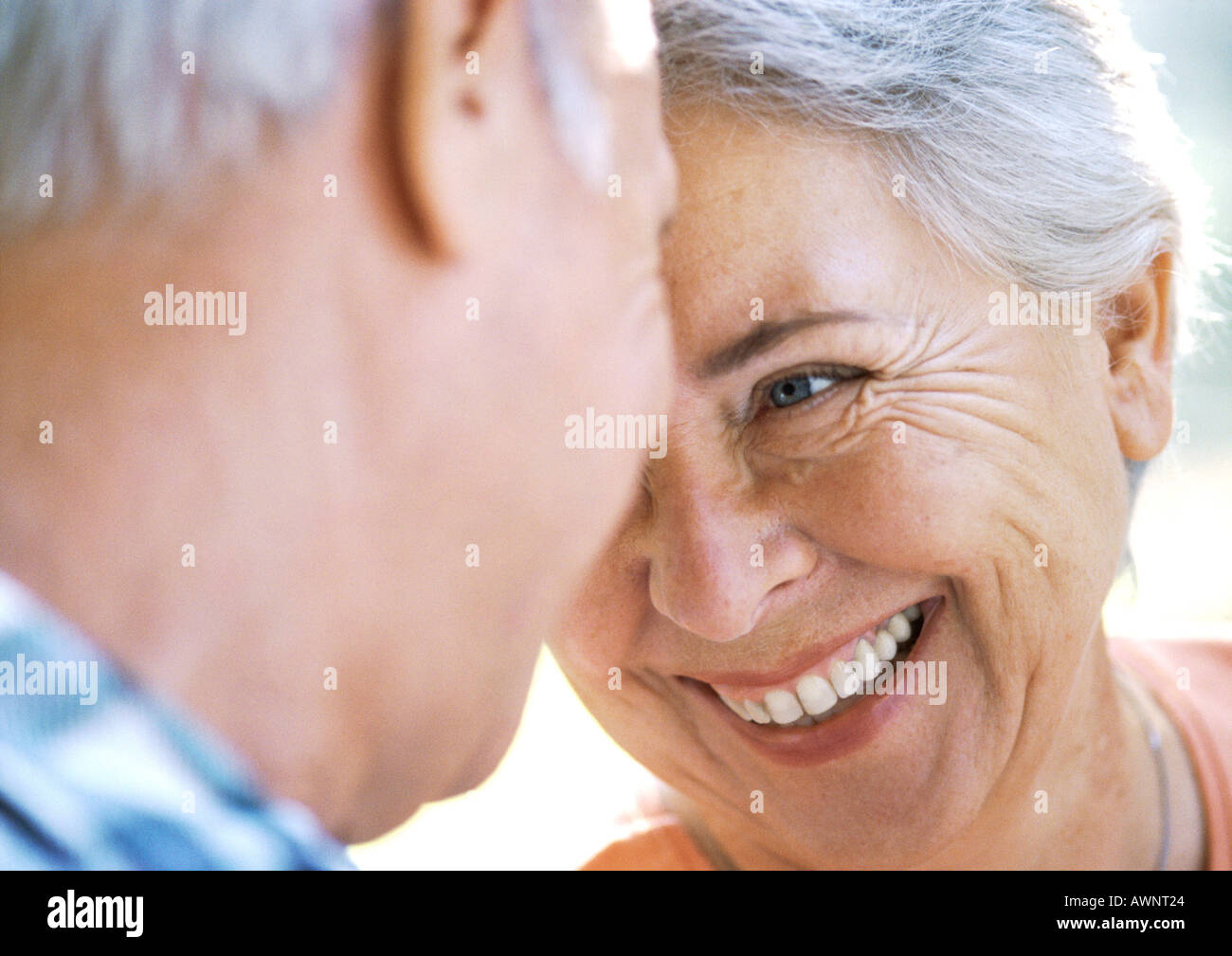 Smiling elderly senior couple hi-res stock photography and images - Alamy