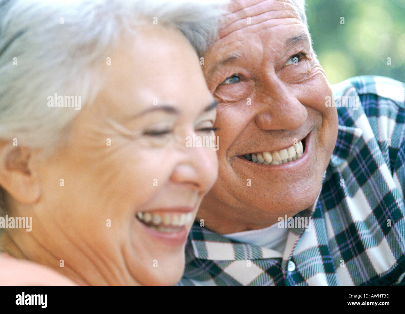 Smiling elderly senior couple hi-res stock photography and images - Alamy