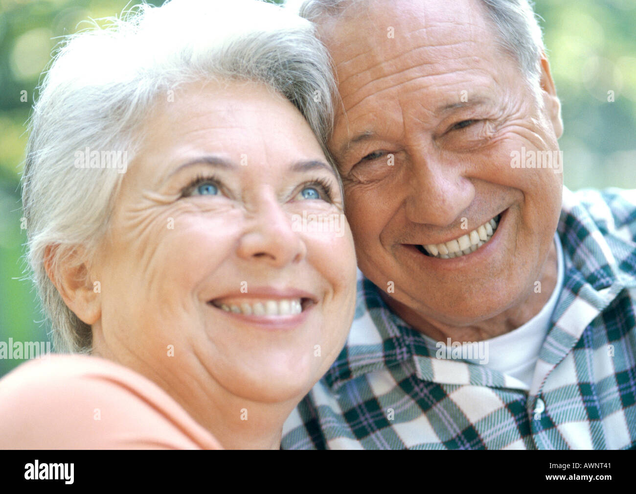 Smiling elderly senior couple hi-res stock photography and images - Alamy