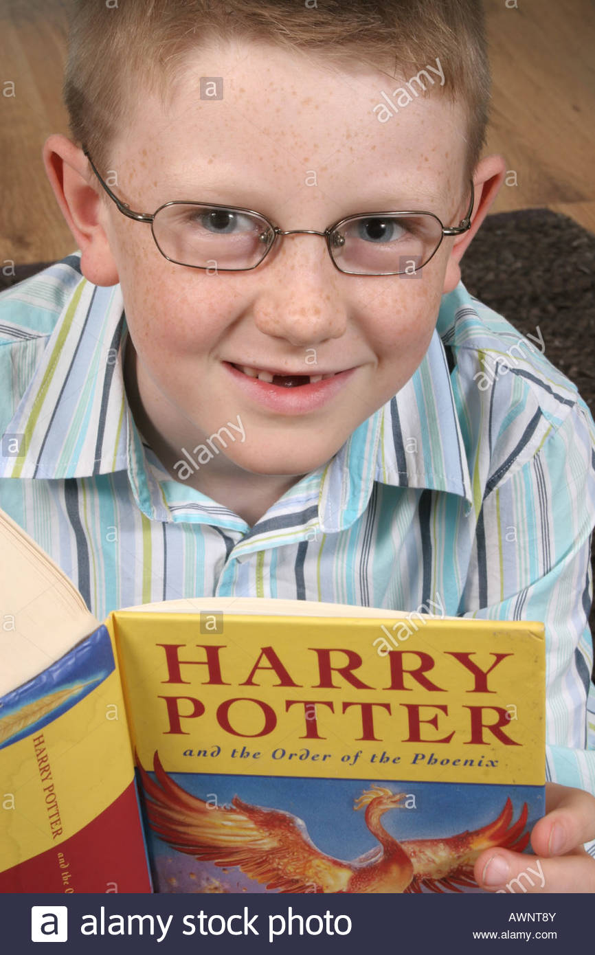 Child Reading Harry Potter Stock Photos & Child Reading Harry Potter Stock Images Alamy