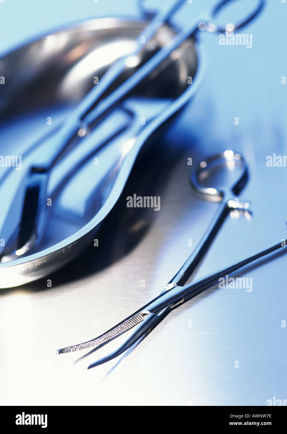 Kidney dish and surgical hires stock photography and images Alamy