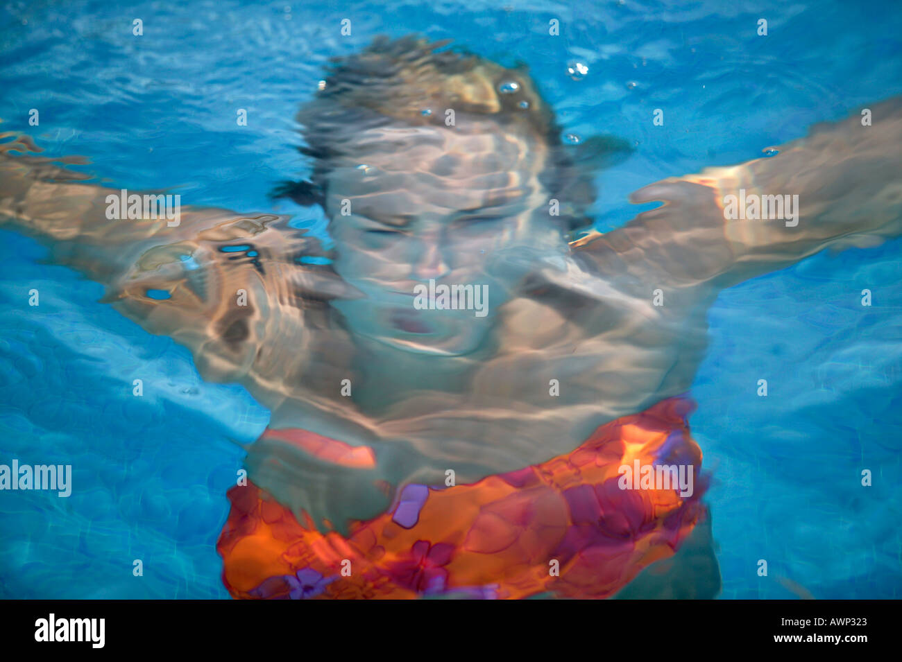 WOMAN UNDERWATER IN SWIMMING POOL Stock Photo - Alamy
