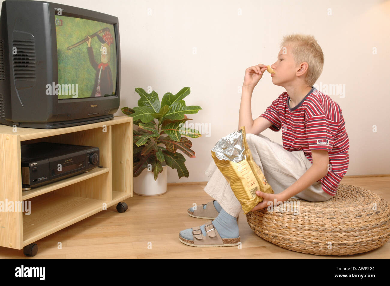 teenage-schoolboys-watching-tv-hi-res-stock-photography-and-images-alamy