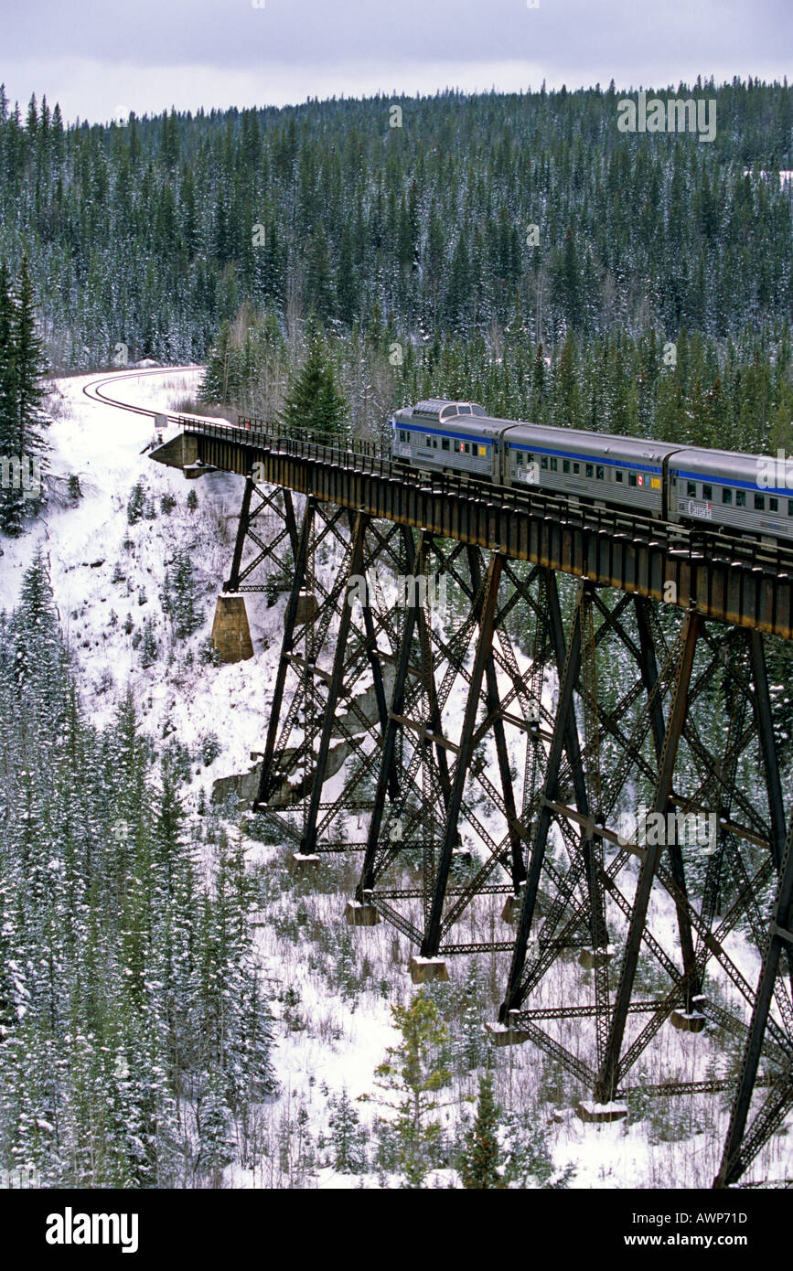 Train crossing tressel hi-res stock photography and images - Alamy